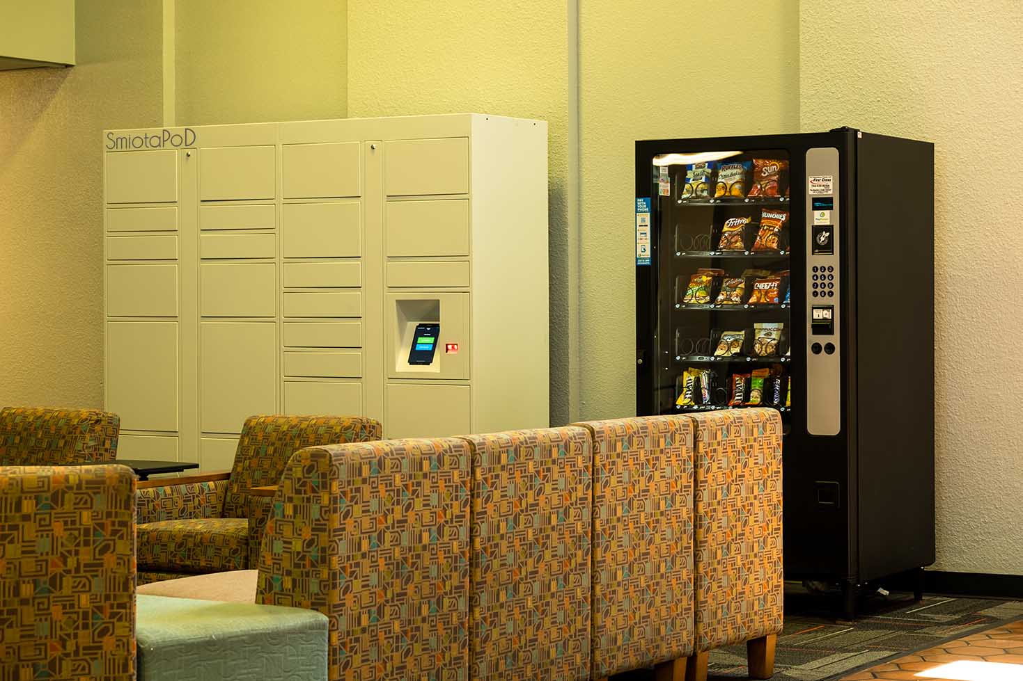 7 Perks of Bringing Smart Lockers to College Campuses
